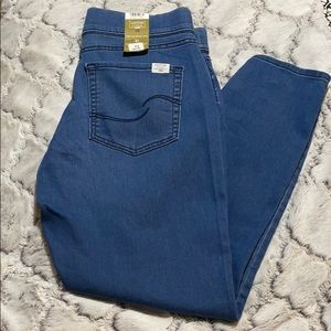 Signature Levi Strauss cropped jegging. Size 10.
